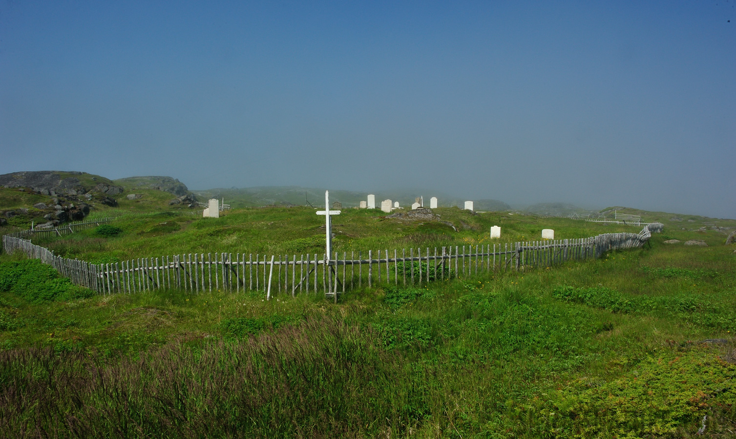 Irish Cementery [28 mm, 1/200 sec at f / 22, ISO 400]